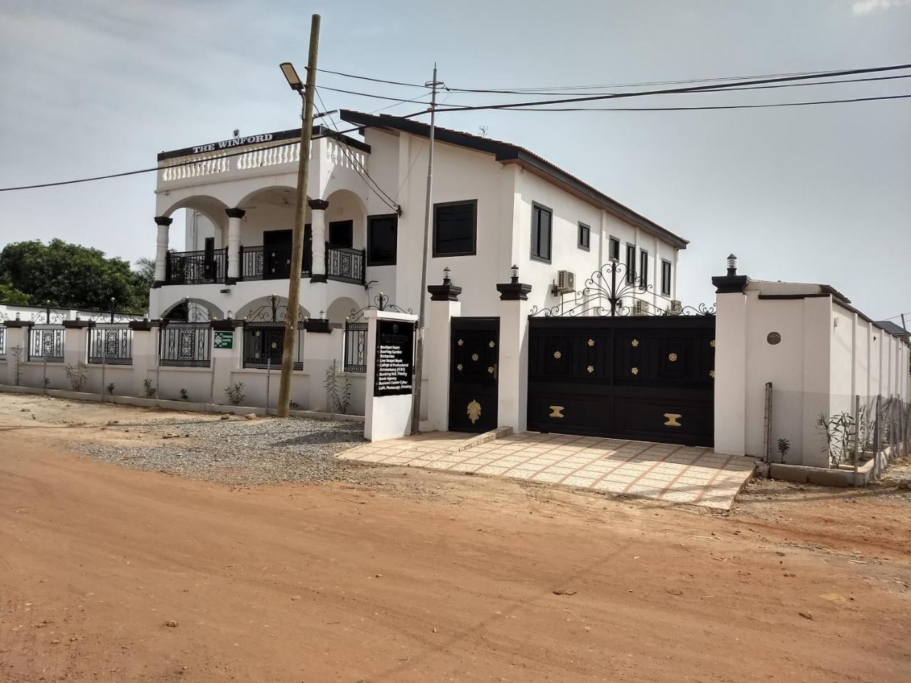 The Winford Boutique Hotel Achimota Taifa ภายนอก รูปภาพ